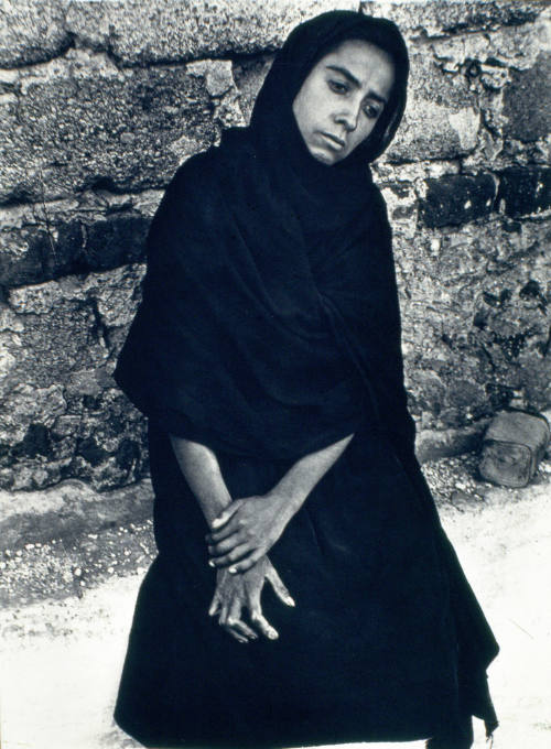 Manos de mujer con artritis. Impresión de negativo donado por Vittorio Vidali. Fototeca INAH.