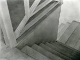 Escalera interior. Impresión de negativo original del Comitato Tina Modotti. Trieste, Italia.