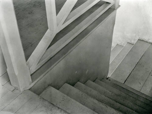 Escalera interior. Impresión de negativo original del Comitato Tina Modotti. Trieste, Italia.