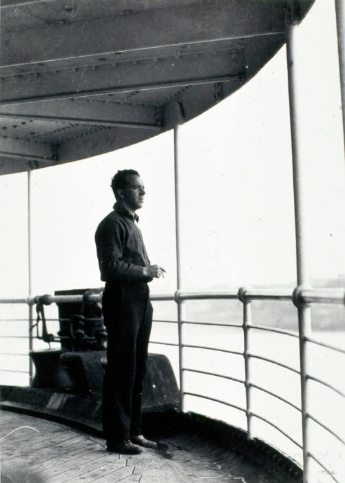 Vittorio Vidali en el barco, 1930. Impresión de negativo original del Comitato Tina Modotti. Trieste, Italia.