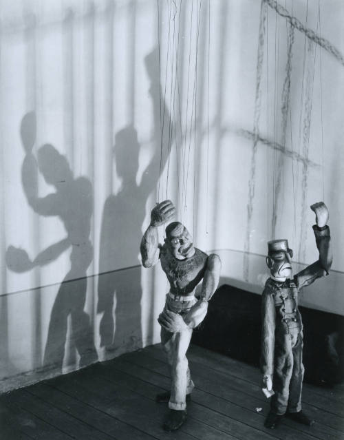 Títeres. Impresión de negativo donado por Vittorio Vidali. Fototeca INAH.