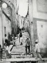 Escaleras, callejón y pueblo. Impresión de negativo original del Comitato Tina Modotti. Trieste, Italia.