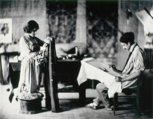 Tina y Robo Richey en su estudio. Impresión de negativo original del Comitato Tina Modotti. Trieste, Italia.