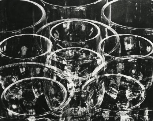 Vasos. Impresión de negativo original del Comitato Tina Modotti. Trieste, Italia.