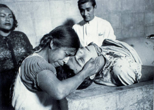 Obrero muerto y madre, México, D.F.