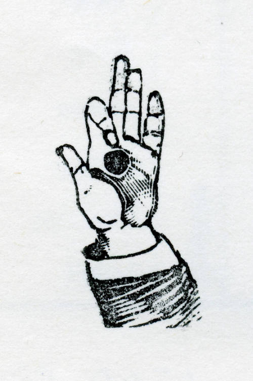 Juego de manos y barajas. Una mano con el índice inclinado (2a. de cinco)