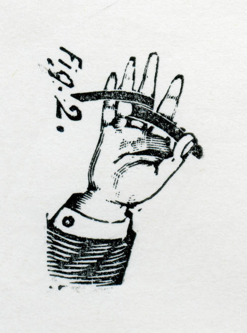 Juego de manos y barajas. Una mano con listón (cuarta de cinco)