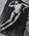 Desnudo de Tina Modotti en la azotea. Impresión de negativo original del Comitato Tina Modotti. Trieste, Italia.